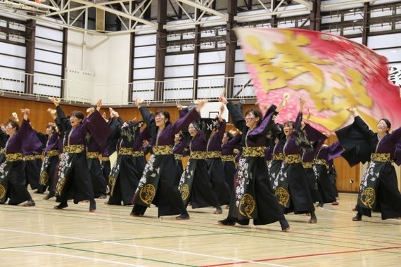 引退する3年生から1年生まで一体となって、約1時間の演舞を踊りきった