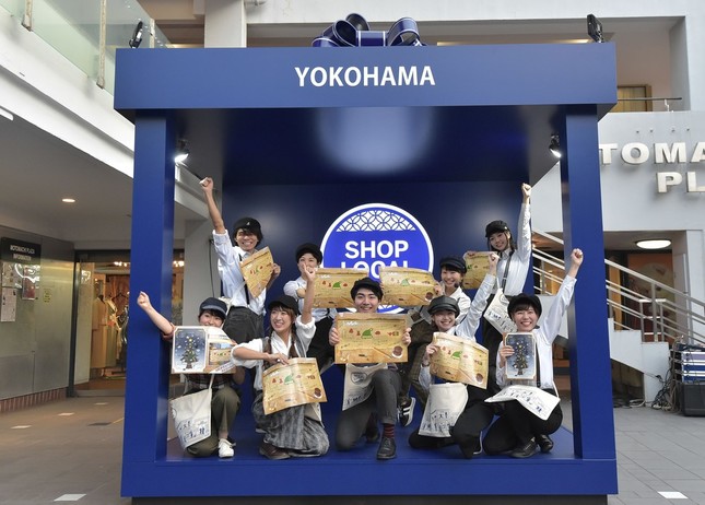 商店街がミュージカルの舞台に