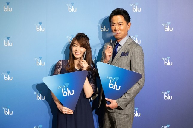 （左から）記者発表会に登場した矢部みほさん、東幹久さん