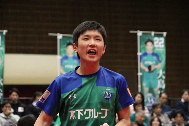 張本智和選手のいいプレーが決まると、ファンにはおなじみの雄叫び「チョレイ」が聞こえた