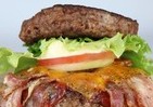 平成最後の「いい肉の日」に超豪快メニュー　肉まみれの衝撃ハンバーガー