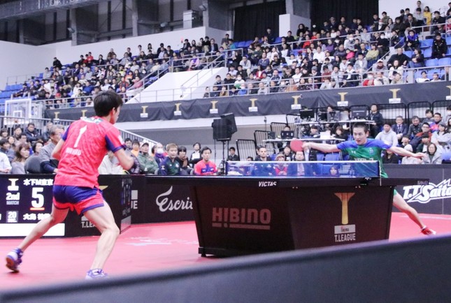 吉村選手はシングルス（第2マッチ）で大島祐哉選手（木下マイスター東京）に3-1で勝利