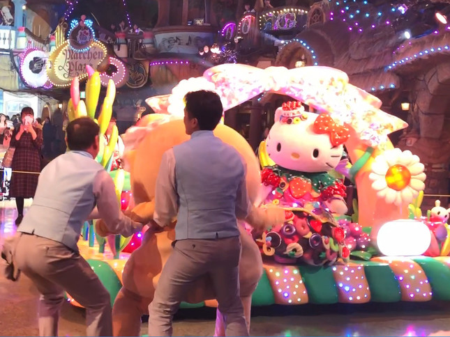 パレードに思わず乱入して取り押さえられるちぃたん☆