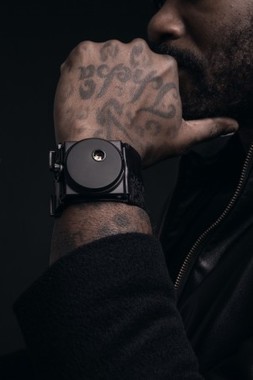 「ジブリル・シセ」とのコラボモデル、タカシマヤで先行発売