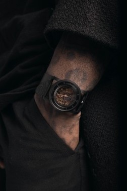 「ジブリル・シセ」とのコラボモデル、タカシマヤで先行発売