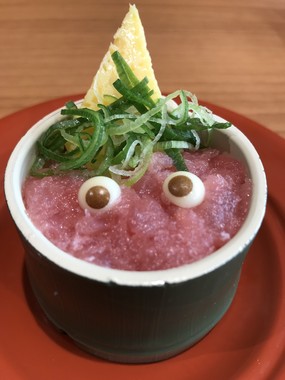 「鬼」をイメージした「竹姫寿司」。インスタ映えしそうな逸品だ