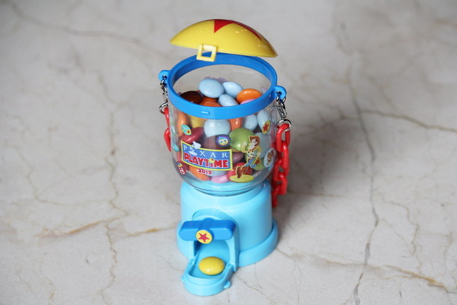 カラフルチョコレート ミニスナックケース付き（800円）