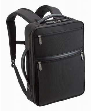 前抱えや網棚の上げ下げにも配慮