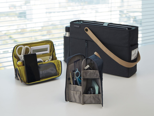 （奥から）モ・バコ アップ、ハコビズ、ネオクリッツ シェルフ