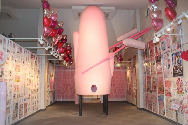 高さ5メートルのかぶり物「世界一大きな新生姜ヘッド」