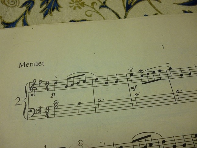 『バッハのメヌエット』がペツォールト作品と確定したのは1970年代。筆者が子供のころ使っていたこの楽譜にはまだペツォールトの名前は書かれていない