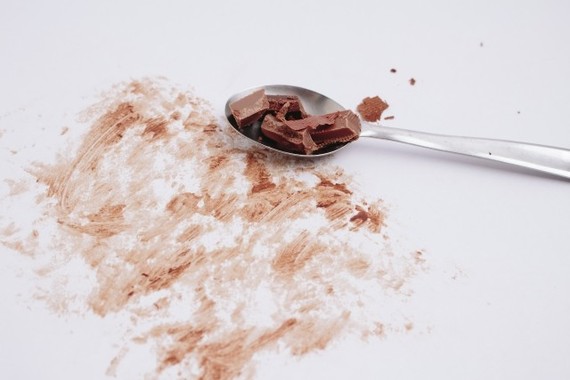 服についたチョコの汚れを洗濯用洗剤で落とす方法とは