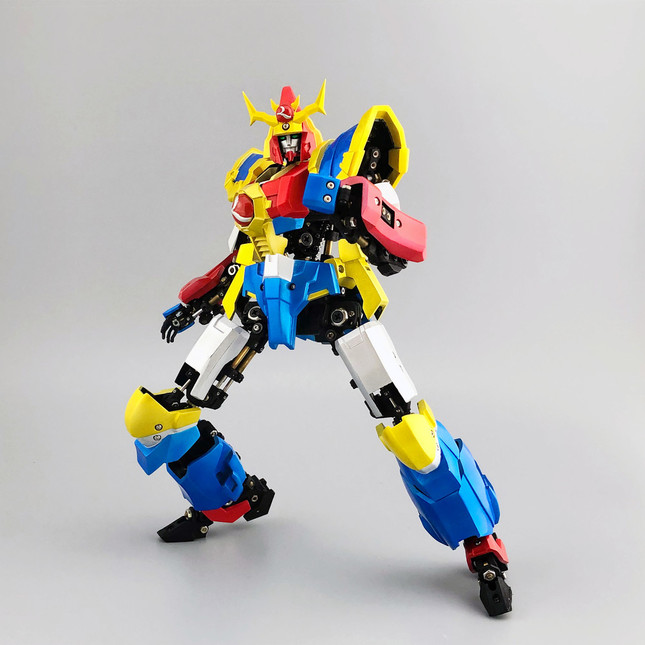 スーパーロボット的シルエットはそのまま、美しい可動ギミックを実現