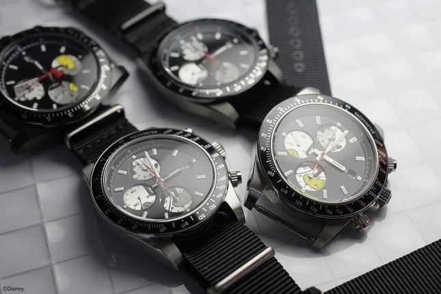 ミッキーが見え隠れ！大人の遊び心あふれる腕時計