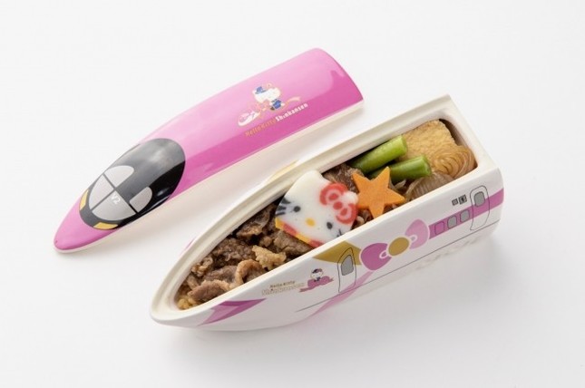 大人気のキティ新幹線弁当も食べられる