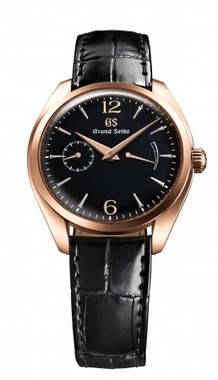 ダイヤルにブランド初の漆芸を採用したモデル登場！
