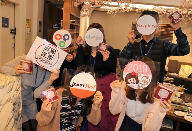 ゲーム大会で獲得コイン数トップだった参加者に、賞品としてベルギービールのシメイコースターが贈られた