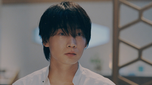 コンタクトレンズ「デイリーズ トータル ワン」の新テレビCM「時代遅れ」編（1）