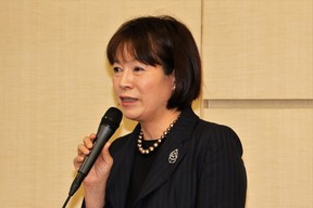 講演する人間総合科学大学人間科学部健康栄養学科の教授・奥田奈賀子氏