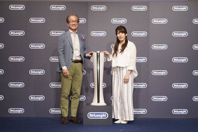 （左から）デロンギ・ジャパン杉本敦男代表取締役社長、元女子レスリング選手・吉田沙保里さん