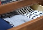 真冬の寒さ再びで服装に困った　「春の衣替え」ベストタイミングを考える