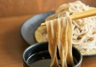 そばにうどんにラーメンに　通えばお得「定額制サービス」麺類で広がる