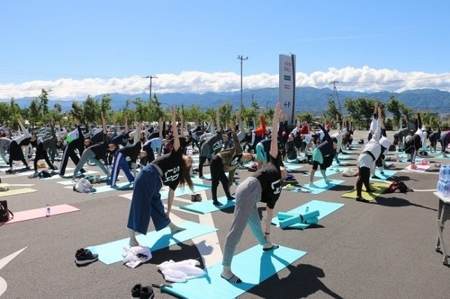 1000人以上参加のヨガのキャラバンイベント