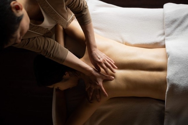 仕事の疲れを癒すオイルマッサージ
