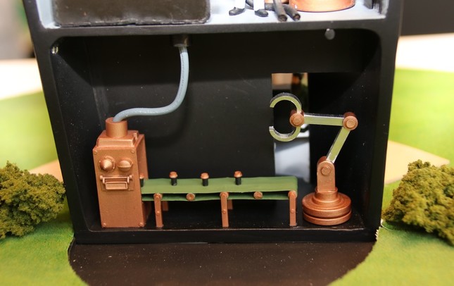 パッケージした商品は裏側の店舗に並ぶ