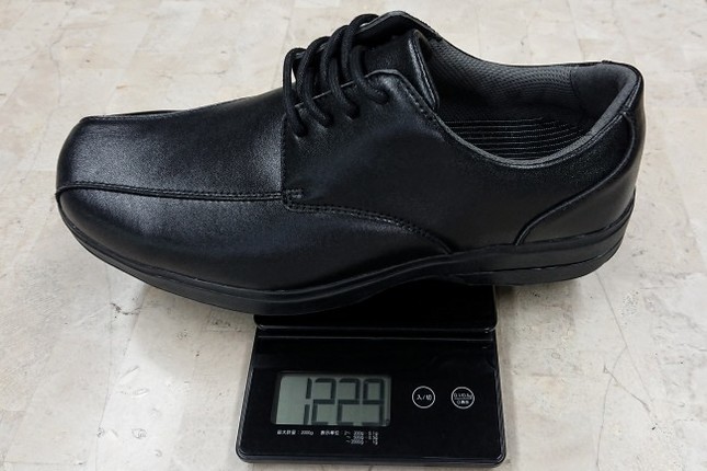 ビジネスで使えるスタイリッシュなトレーニングシューズ