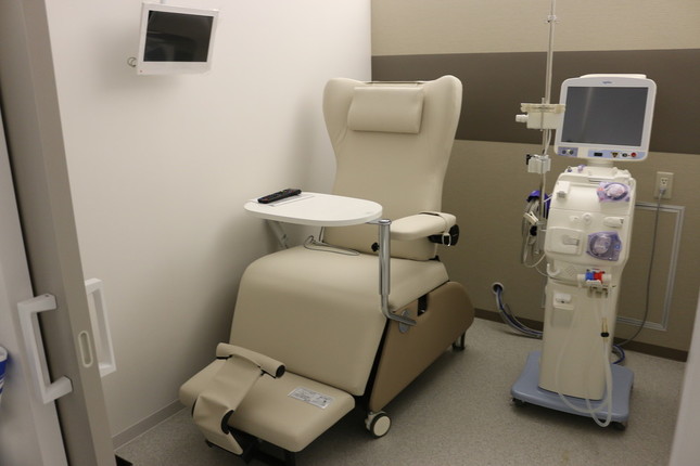 江東透析クリニックでは個室でくつろぎながら透析療法を受けることができる