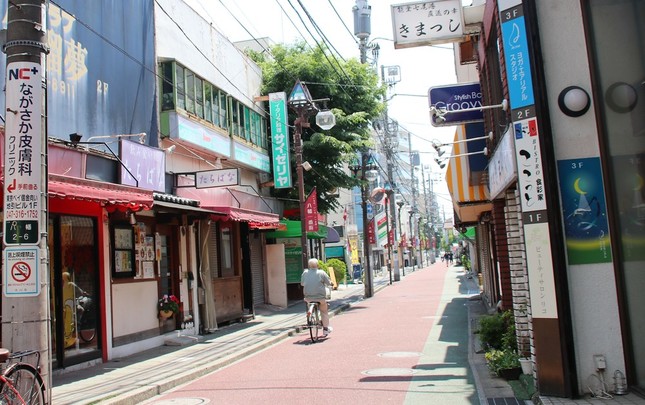 サイゼリヤ1号店教育記念館は八幡一番街商店会の中にある