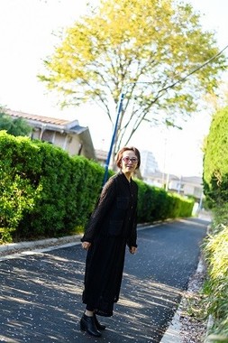 東京の朝鮮大学校を卒業後、劇団女優やラジオのパーソナリティーとして活躍した時期があった
