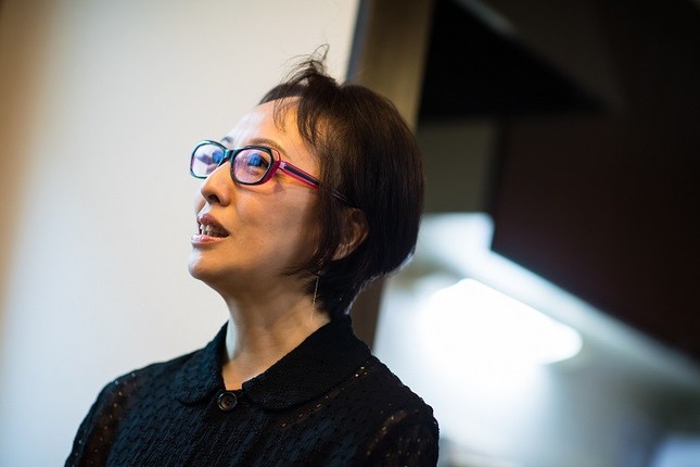 　約6年間、ニューヨークに滞在。NY・ニュースクール大学院大学コミュニケーション学部メディア研究科で修士号を取得
