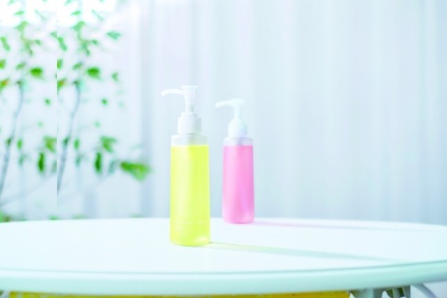 夏限定！植物エキス配合の「クレンジングリキッド」