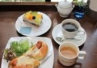 美術鑑賞しながらおいしいケーキを　老舗画材店に「隠れ家ギャラリーカフェ」