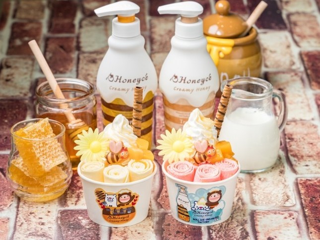 くるくるアイスにハチミツかけ放題