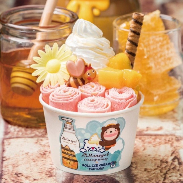 くるくるアイスにハチミツかけ放題