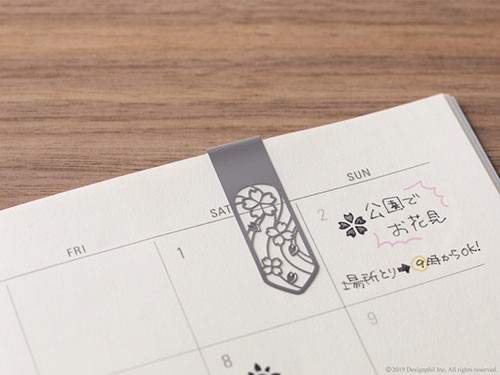 ステンドグラスのようなブックマーカー