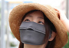 マスクなのに鼻がオープン　花粉対策ではありません！日焼け防止専用に
