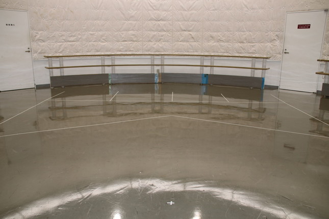 マスキングテープで即席のコートを作成