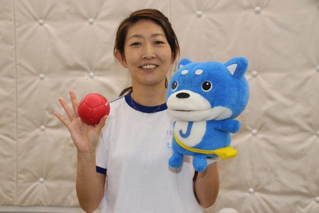 女子部JAPANのこばなみ部長とカス丸