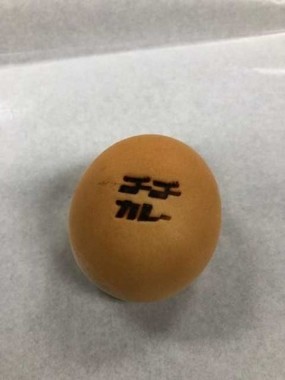 1つずつ手作業で押している焼印