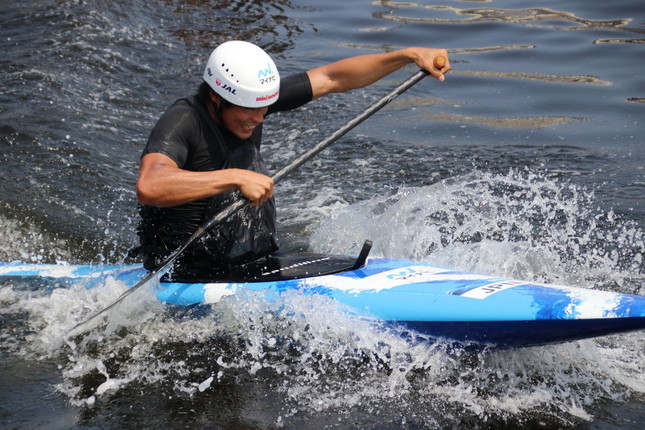 デモンストレーションで個人技を披露する羽根田さん