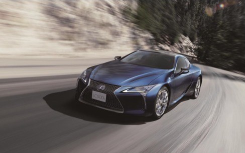 憧れのクルマが運転できる