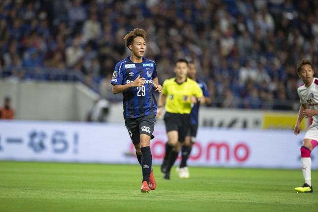 ピッチを駆け回る　(c) GAMBA OSAKA