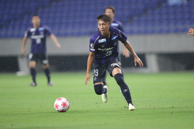 ボールを追う高江選手　(c) GAMBA OSAKA