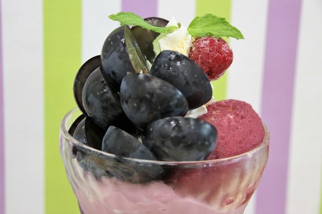 皮ごと食べられる「ナガノパープル」を使用