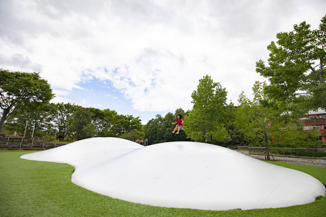子どもたちに大人気のトランポリン「ふわふわドーム」