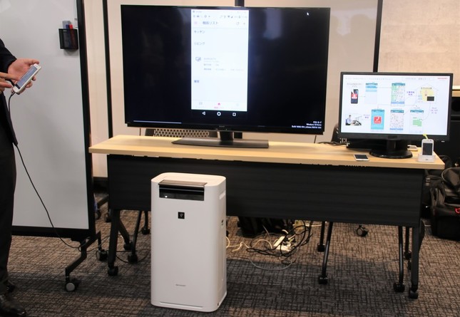 制度説明会会場に設置されたシャープの企業ブース